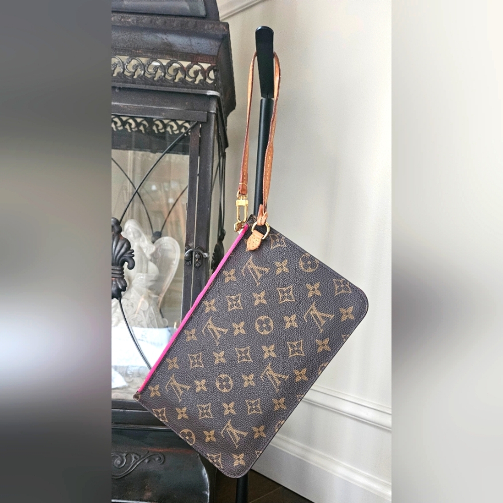 EUC LOUIS VUITTON MONOGRAM POUCHETTE for Neverfull MM